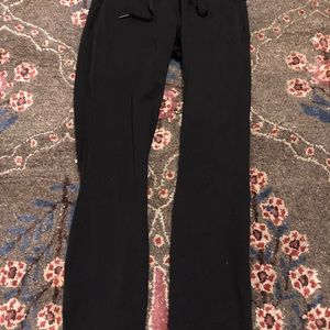 black lululemon joggers